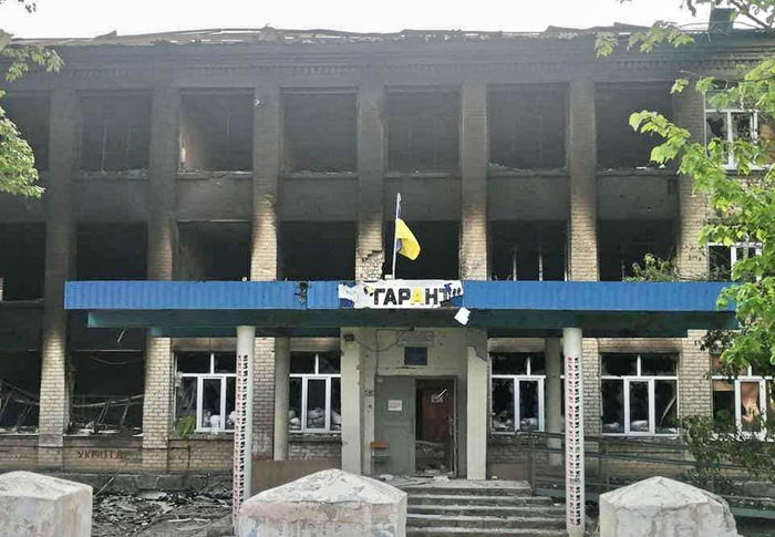 Уничтоженные рашистами школы Луганской области (фото)