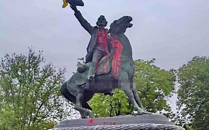 В Измаиле облили красной краской памятник Суворову в третий раз