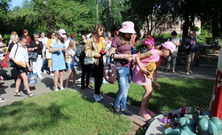 В Белгороде-Днестровском учащиеся города чтили память погибших детей