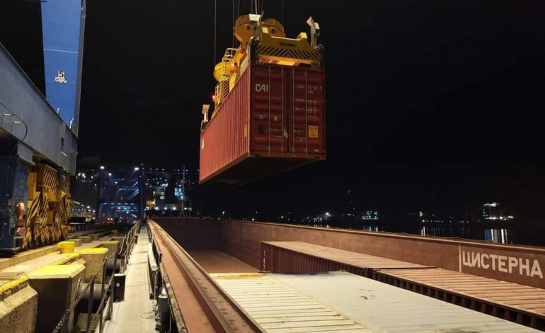 В Измаил следует первый контейнерный караван