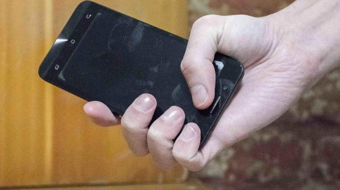 “Дай позвонить” – в Одессе мошенник украл 6 смартфонов у доверчивых граждан