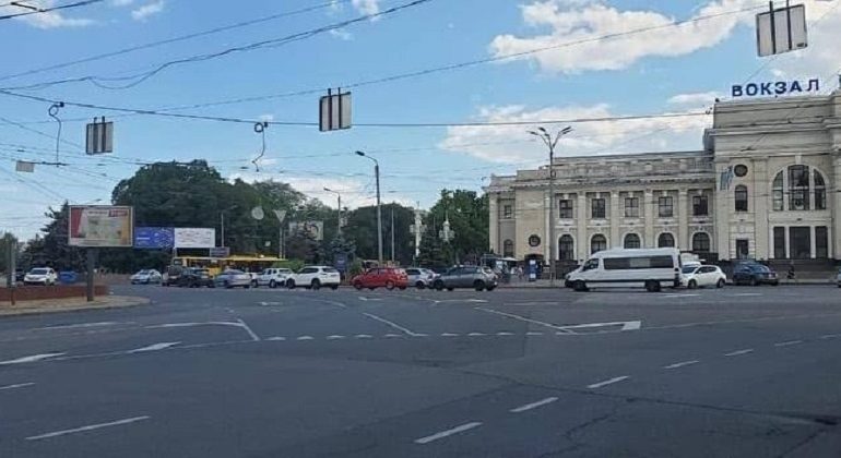 На Привокзальной площади в Одессе обновили дорожную разметку (фото)