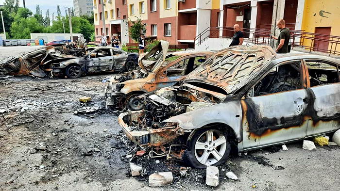 Рашисты обстреляли “Ураганами” больницу и жилые дома в Харькове