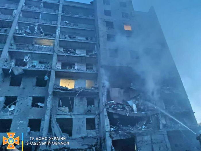 В Одесской области российские ракеты попали в 9-этажку. Погибли более 10 человек