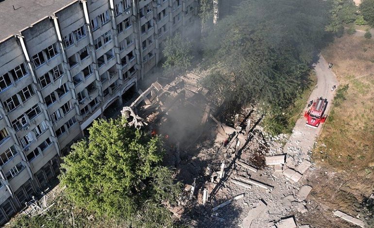 Спасатели показали последствия ракетного удара по Николаеву (ФОТО)