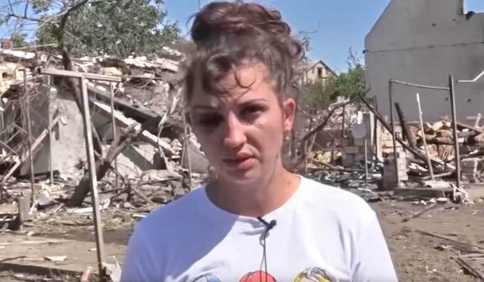 Многодетная мать из села под Одессой рассказала, как ракета уничтожила ее дом (видео)