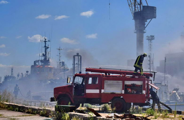 Опубликованы фото последствий ракетного удара по Одессе