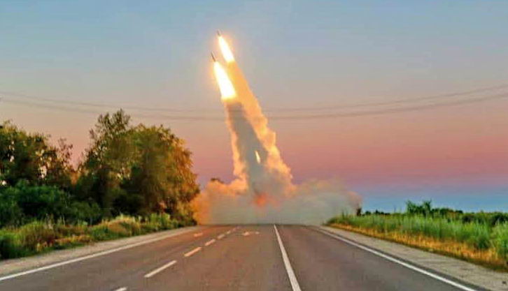 По Антоновскому мосту в Херсоне ВСУ нанесли ракетный удар