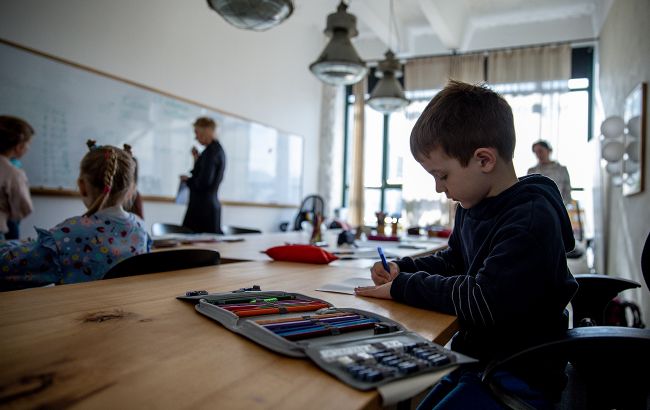 Уроки под звуки сирены: какой будет учеба в школах и вузах в Украине