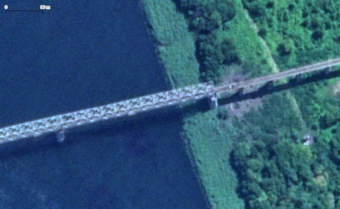 Железнодорожный мост через Днепр возле Херсона поврежден ВСУ (видео)