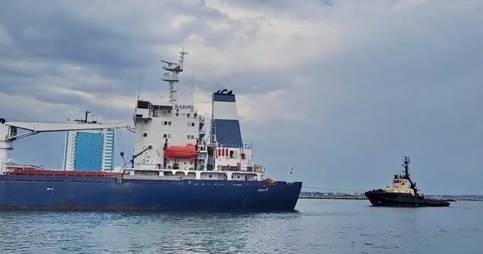 В Одесском порту первое судно с агропродукцией вышло в море