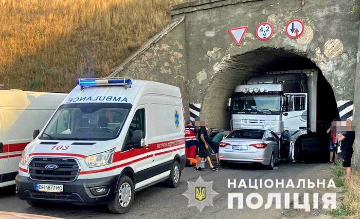 Лобовое столкновение в тоннеле произошло в Одесской области