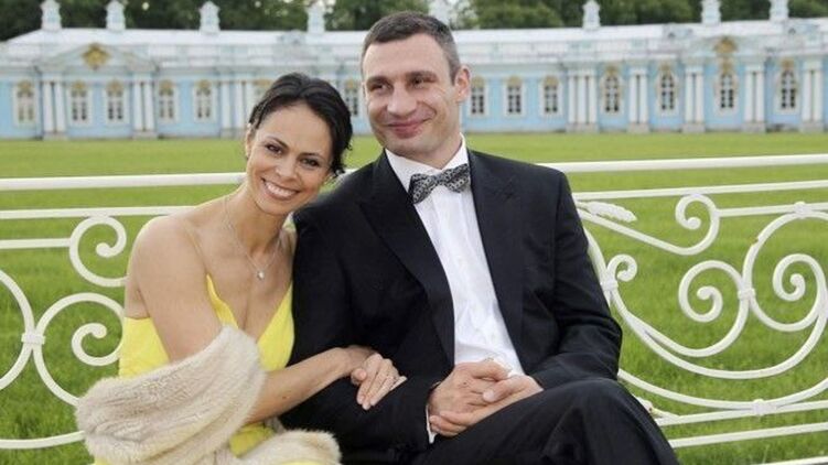Кличко заявил, что разводится с женой спустя почти 26 лет брака