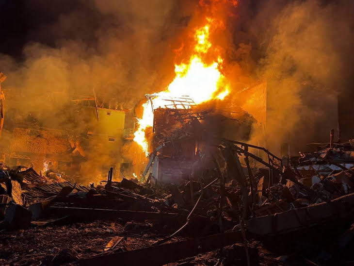 В Затоке российские крылатые ракеты уничтожили базу отдыха и частные дома (фото)