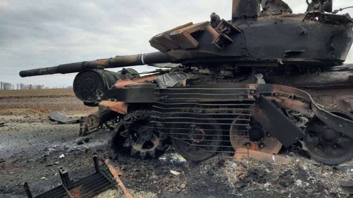 Россияне потеряли еще 3 танка и 250 солдат