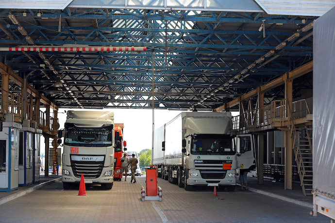 Украина и Молдова отменили разрешения на грузовую перевозку