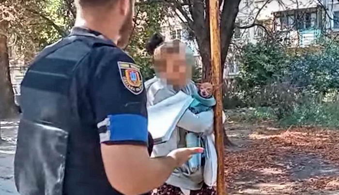 В Одессе задержали женщину с собачкой – она делала закладки с наркотиками