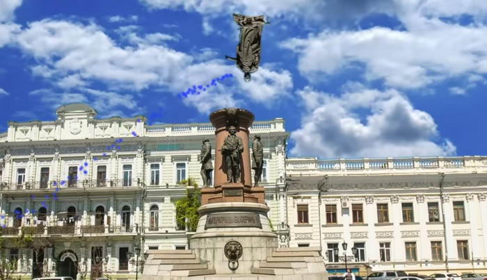 В ютубе набирает популярность клип, где в Одессе исчезает памятник Екатерине