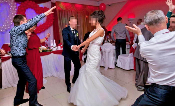 В Крыму арестовали диджея, владельца ресторана и мать жениха за украинскую песню на свадьбе