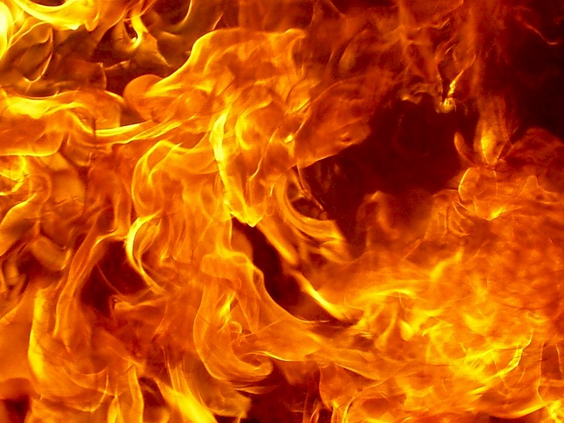 В Одессе почти 40 спасателей тушили пожар в цехе