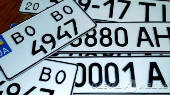 Украинцы смогут перезакреплять номерные знаки за авто родственников – МВД