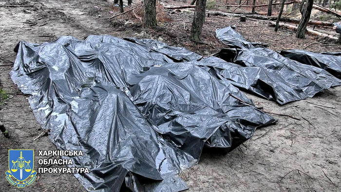 В Изюме завершили эксгумацию тел массового захоронения – среди погибших 5 детей