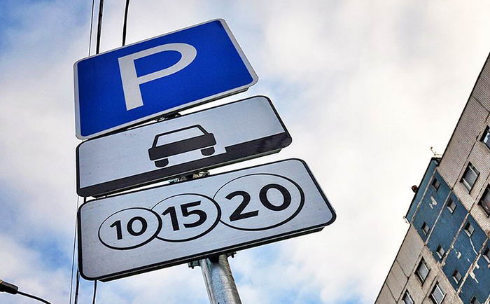 В Одессе утвердили 12 платных парковок – оплатить можно через смартфон
