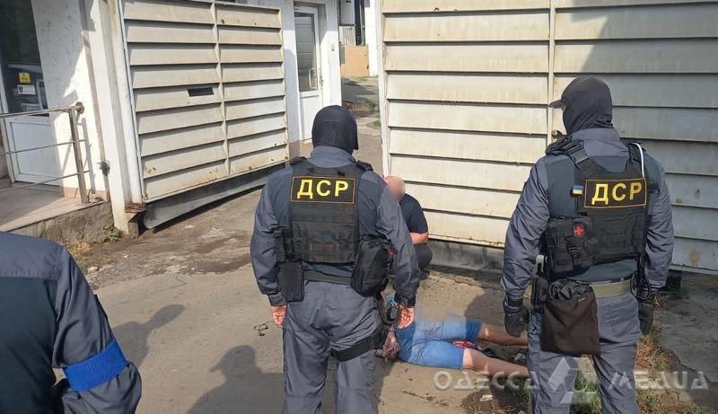 В Одессе мужчины организовали канал поставки наркотиков в следственный изолятор