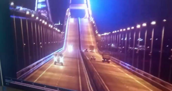 Опубликовано видео момента взрыва на Крымском мосту