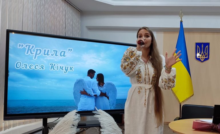 Ізмаїльська вокалістка Олеся Кічук презентувала нову пісню «Крила»