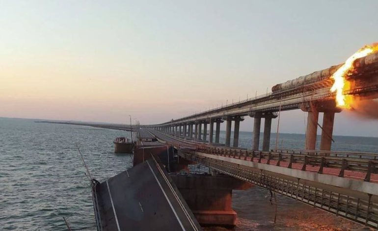 Болгарські спецслужби розслідують вибух вантажівки на Кримському мосту