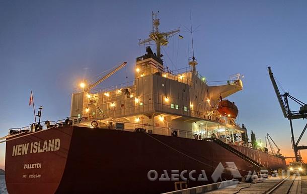 9 судов с более 150 тыс. тонн агропродукции вышли из портов Большой Одессы
