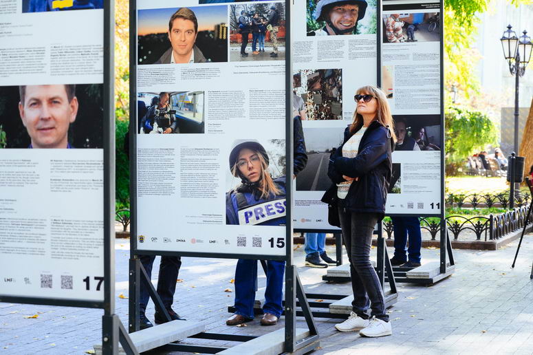 В Одессе открыли фотовыставку памяти погибших на войне журналистов