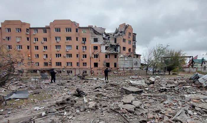В Николаеве российская ракета ударила в пятиэтажный жилой дом