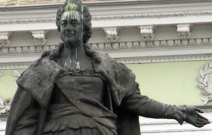 В Одессе звучат настойчивые призывы снести памятник Екатерине после речи путина