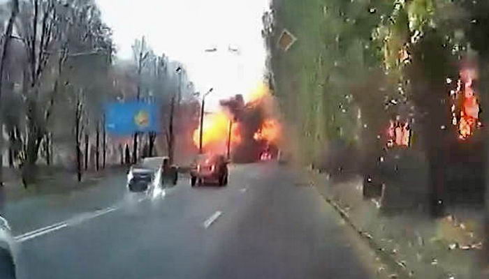 Зеленский обнародовал видео ракетного удара в Днепре – 15 человек ранены