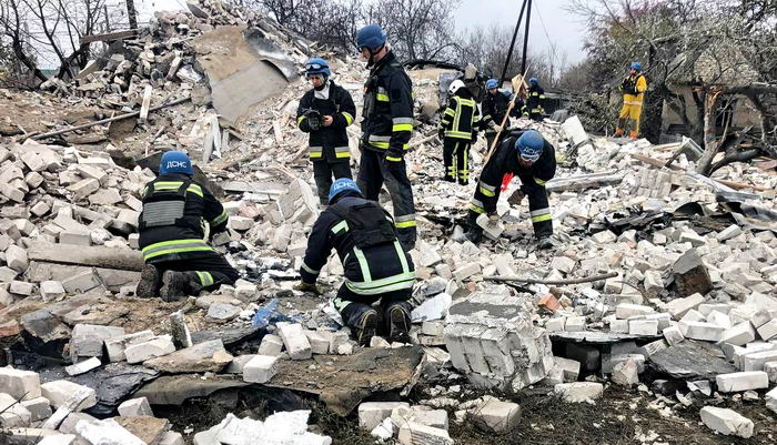 Российская ракета ударила по дому, где проживало 4 семьи – есть погибшие