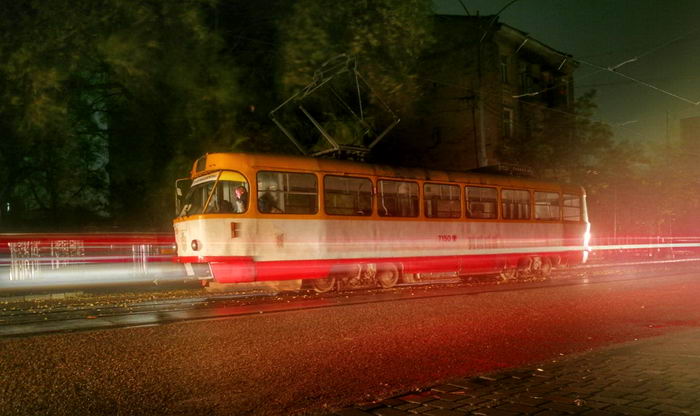 Одесситы помогали водителям трамваев и троллейбусов согреться во время блэкаута
