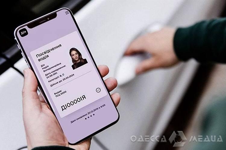 В Украине разрешили оформлять только электронное водительское удостоверение