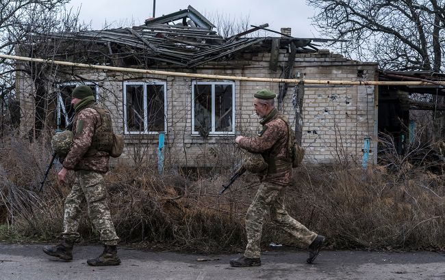 Как украинские военные защищают Марьинку и почему она важна россиянам
