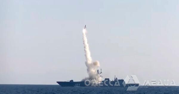 Российские оккупанты держат в Черном море пять ракетоносителей