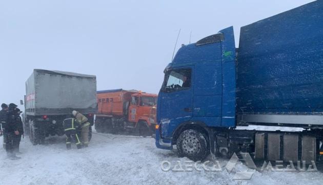 Вниманию водителей: на трассе М-15 Одесса-Рени на сутки перекрыто движение большегрузных транспортных средств