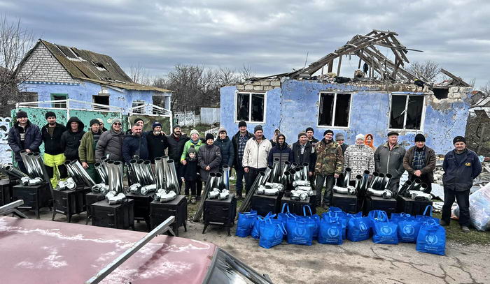 Одесские волонтеры привезли в села Николаевщины сотни буржуек и теплых одеял