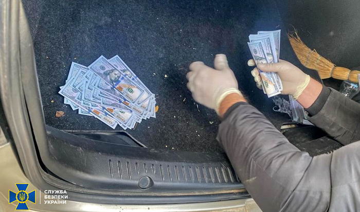 Чиновника Одесской ОВА задержали при получении 40 тыс. долларов взятки