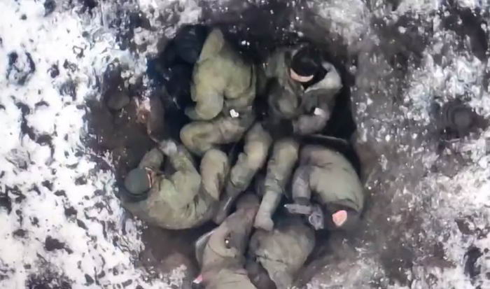 Подборка видео, как ВСУ уничтожают российских оккупантов в окопах с помощью дронов