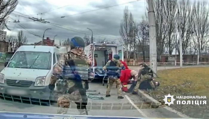 Одесские патрульные в Херсоне помогали пострадавшим от российских обстрелов