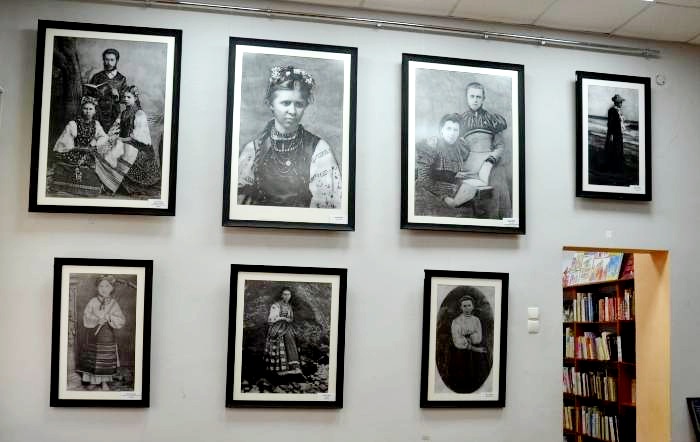 Одесской библиотеке подарили 30 картин известного греческого художника