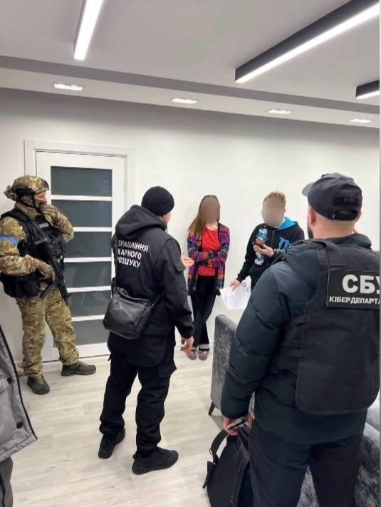 В Одессе задержали мошенников, которые от имени руководителей областных военных администраций собирали деньги для военных