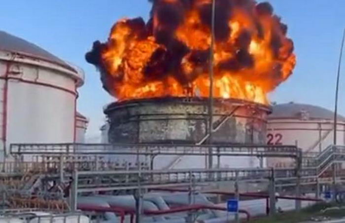 В Краснодарском крае загорелась нефтебаза после взрыва