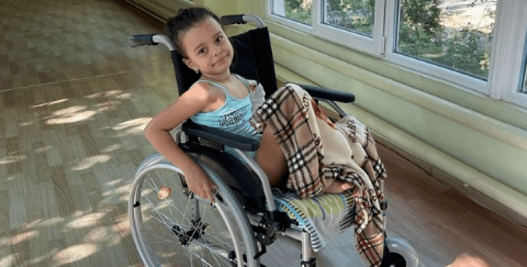 Надела протез - и в спортзал: мечты 6-летней девочки из Одесской области, потерявшей ногу из-за войны